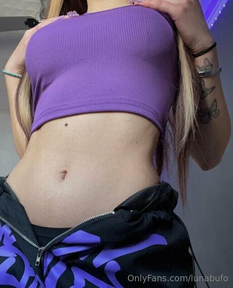 Luna Bufo model exclusive gallery