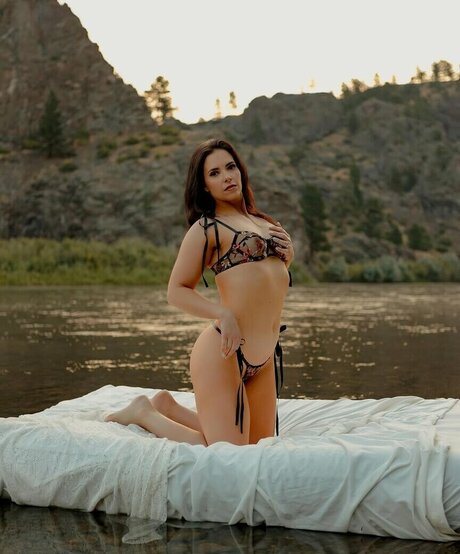 Annie Kundis star sexy pictures