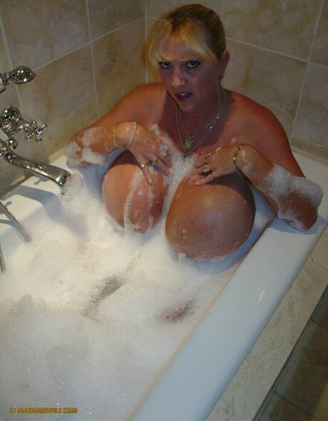 Maxi Mounds beautiful pornstar img