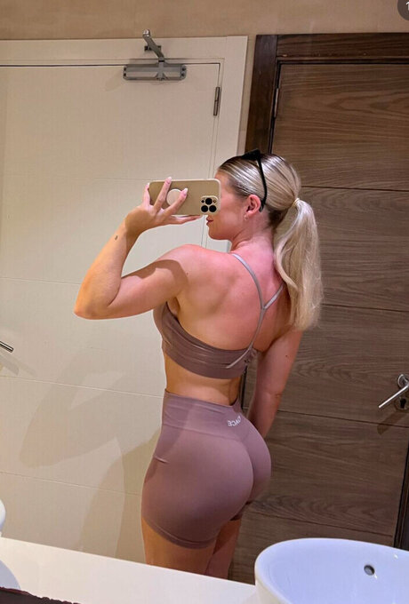 Alina Ristenpart xxx model image