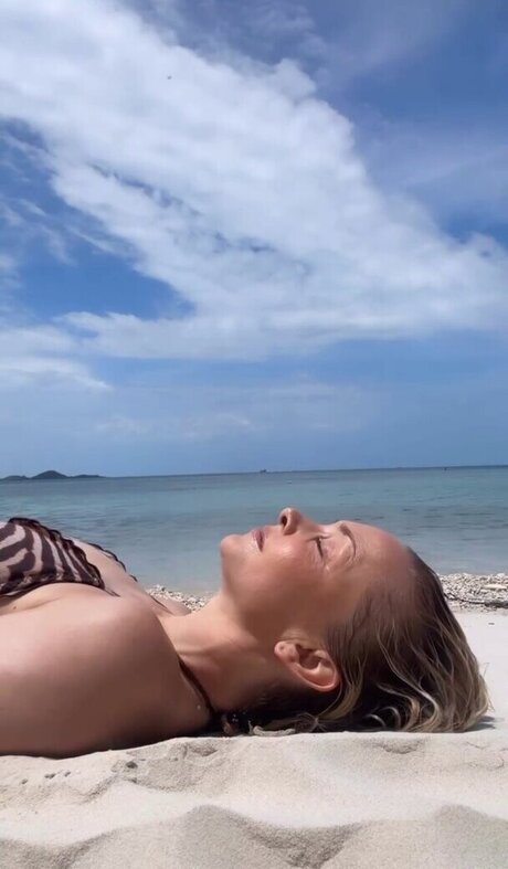 beautiful face onlyfans free photo