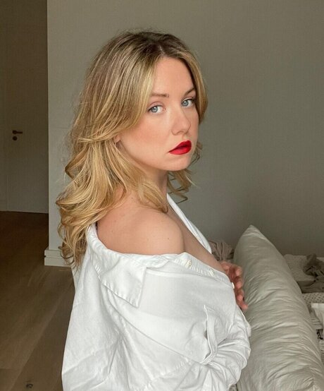 pink hair onlyfans beautiful xxx photo