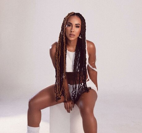 Kelly Rios model nude pictures