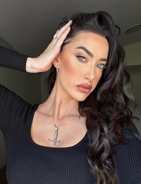 Harrison cheyne model beautiful pic