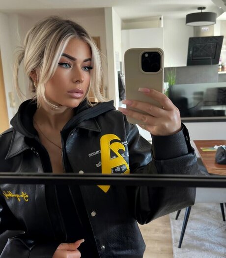 sophia allin model naked img