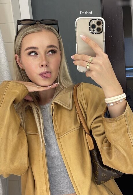 Lili Hamann art model photos