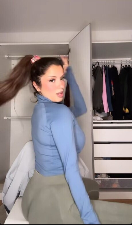 Emily Furz hot actress photo