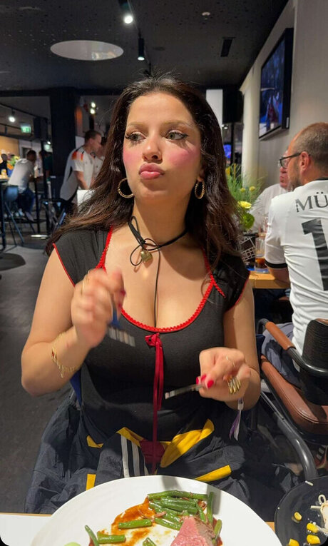 Emily Furz Best Profile Photo