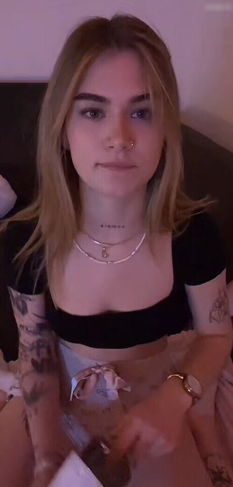 Wer ist sie_ nude model img