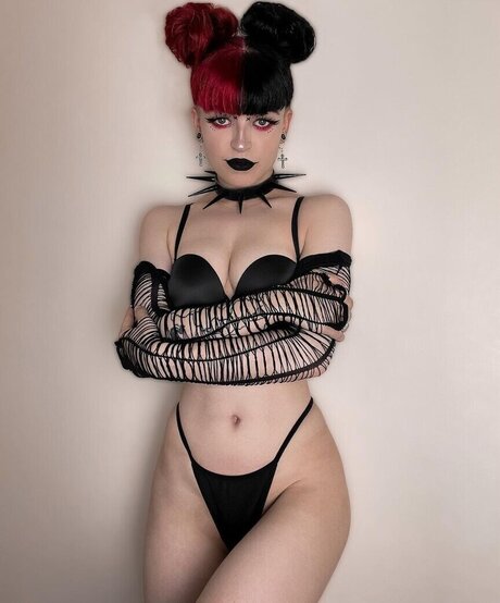 lolaxnight model erotic pics