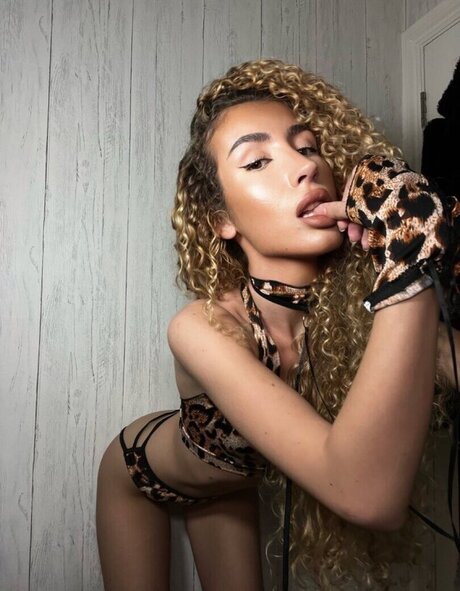 Jazmine Dyer perfect actress photos