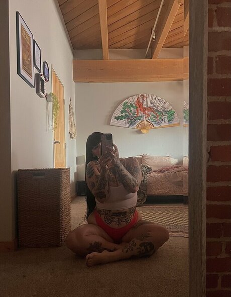 Venicecemetery sex model image