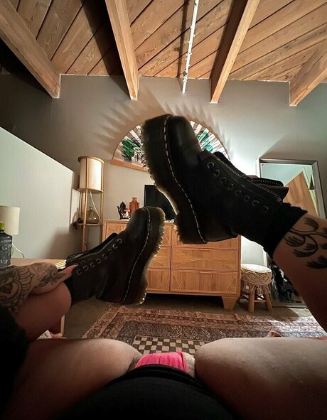 Venicecemetery sexy star pic