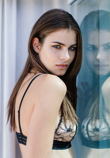 Paulina Fuchs star pretty picture