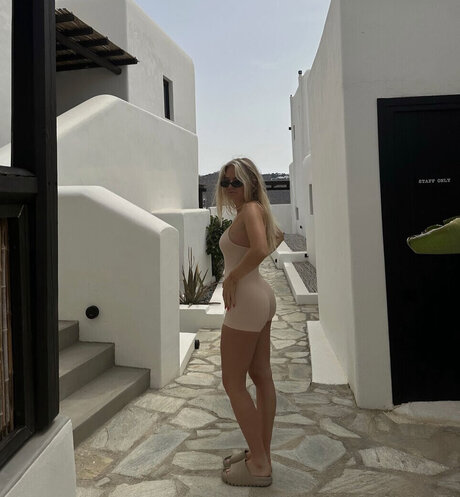 Emilia wue star top gallery