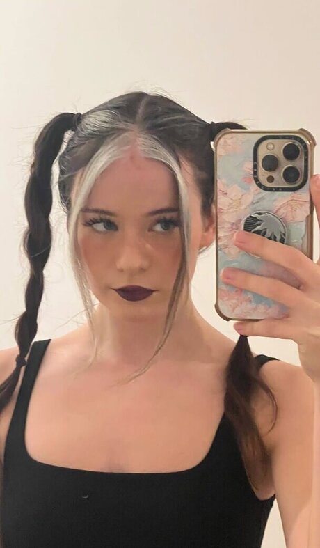 nadinebreaty model sex pictures