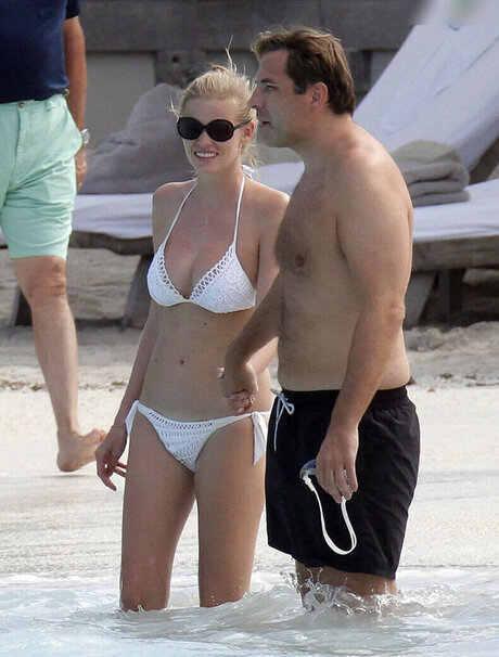 Lara Stone xxx model gallery