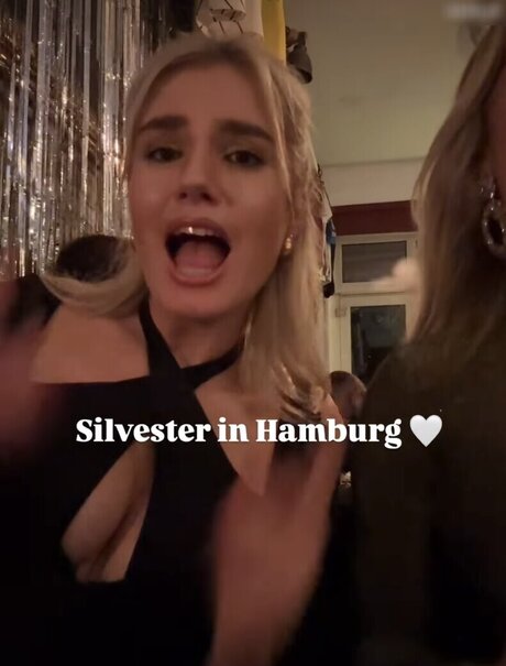 Laura Block exclusive actress galleries