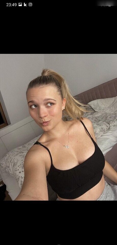 blonde trans onlyfans top photo