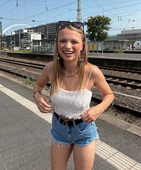 asian girlfriend onlyfans beautiful photos