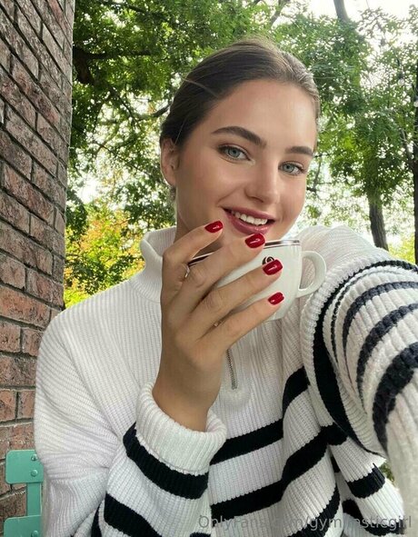 gymnasticgirl naked actress photo