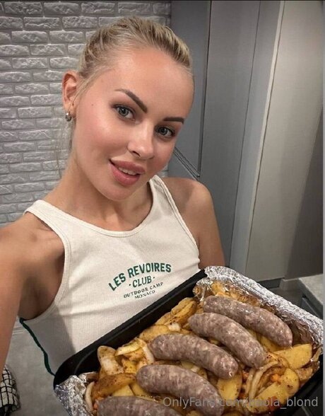 Paola blond star naked photo