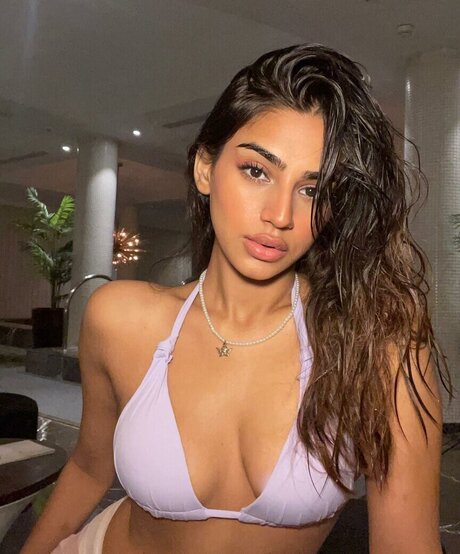 Pakhi Gadh top model pics