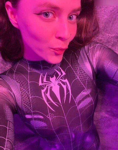 Mermaids Kiss sexy model img