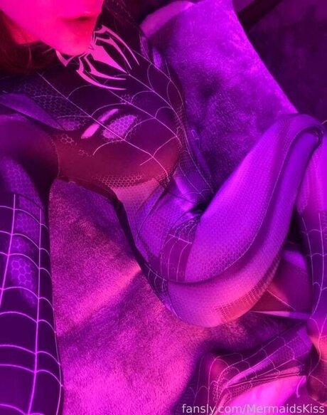 Mermaids Kiss sexy pornstar picture