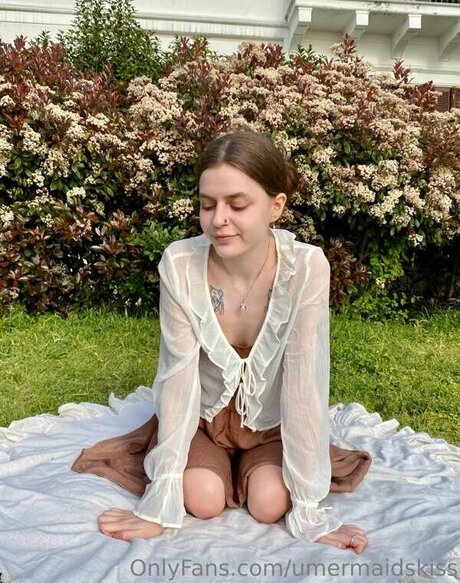 Mermaids Kiss hot actress photo