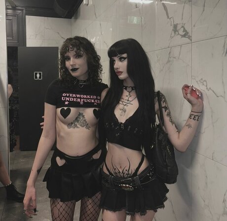 livindeadyaz porn model photo