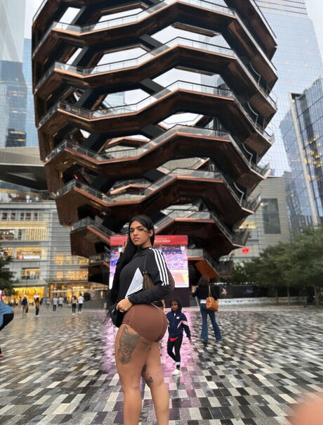 Yinett Baez model exclusive image