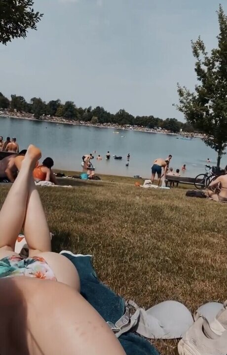 Affe auf Bike model hd pic