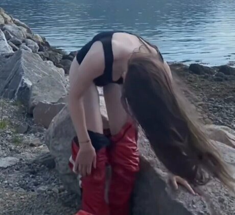 Affe auf Bike nice actress pic