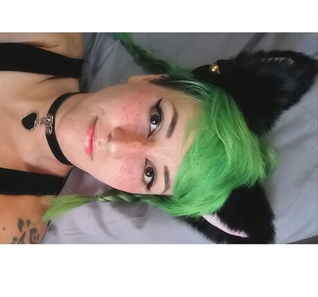 locolea pretty model picture