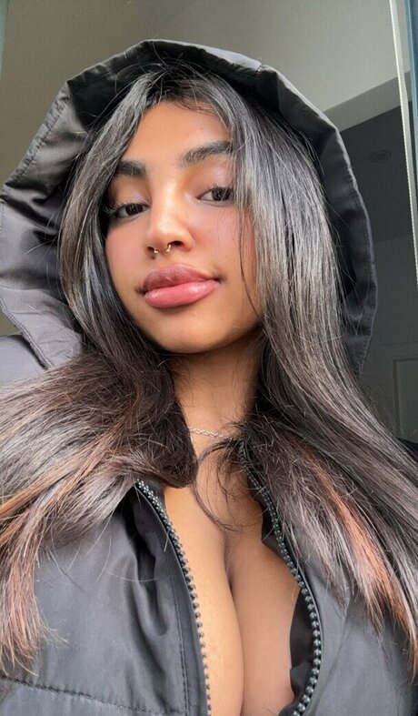 busty mom onlyfans top img