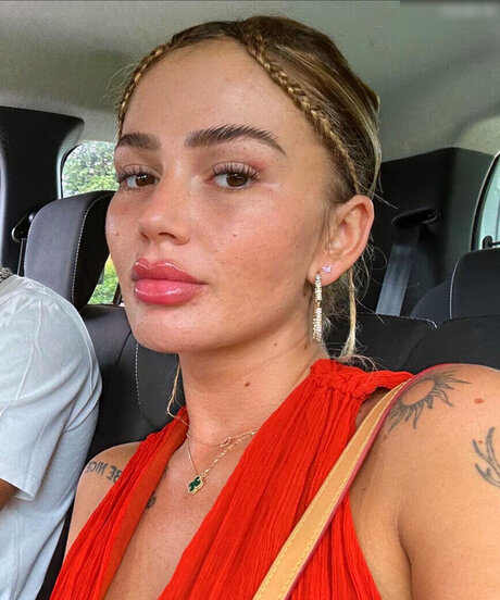 thick thighs onlyfans sexy photos