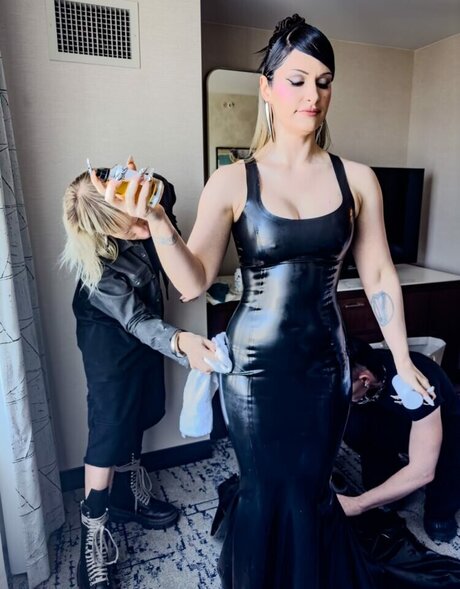 curvy shemale onlyfans free img