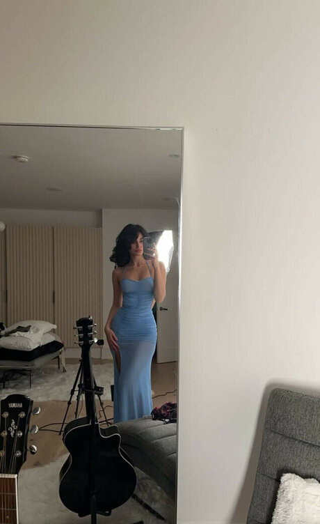 mom feet onlyfans top image