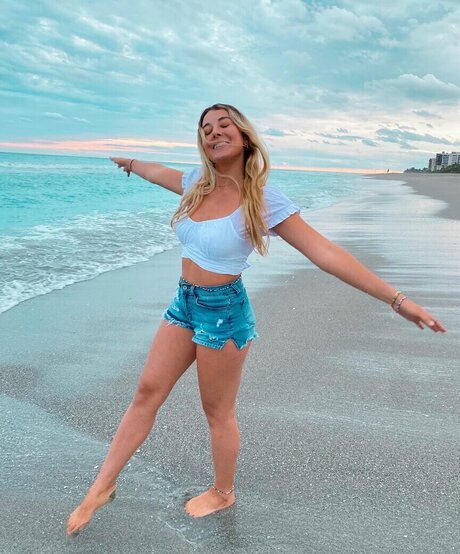 julie tirado naked star img