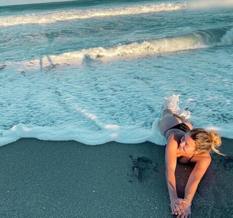 julie tirado Profile Pic