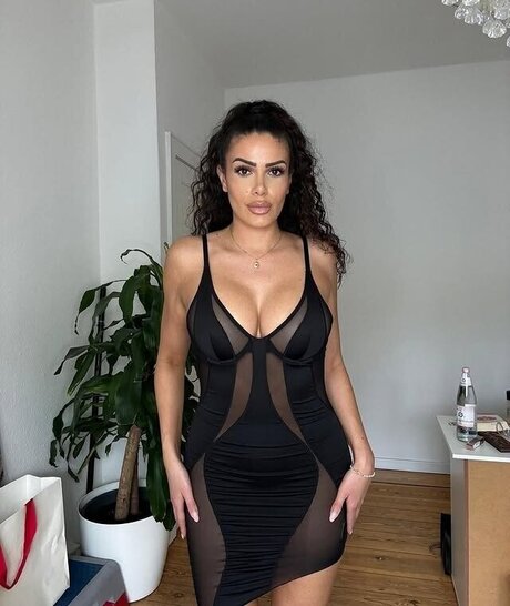 Roaya Soraya exclusive model photos