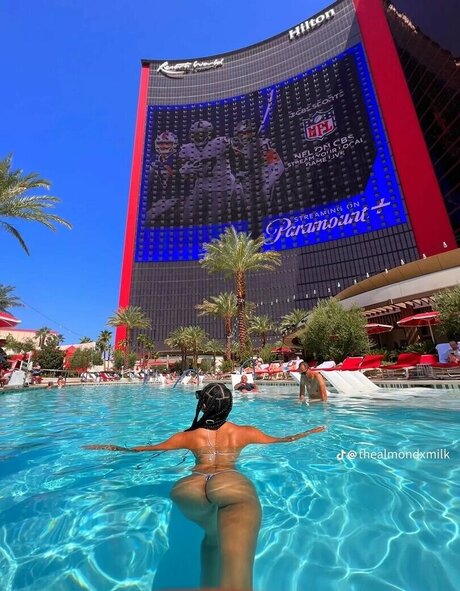 AlmondXMilk model porn pics