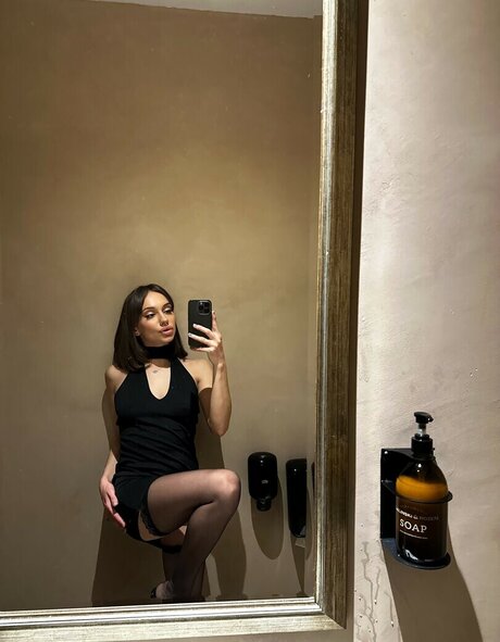 Prima Bella art star photo