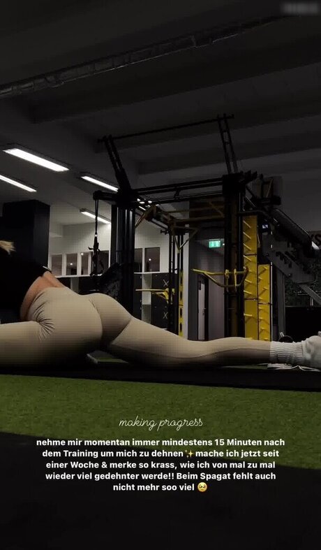 asian shower onlyfans top image