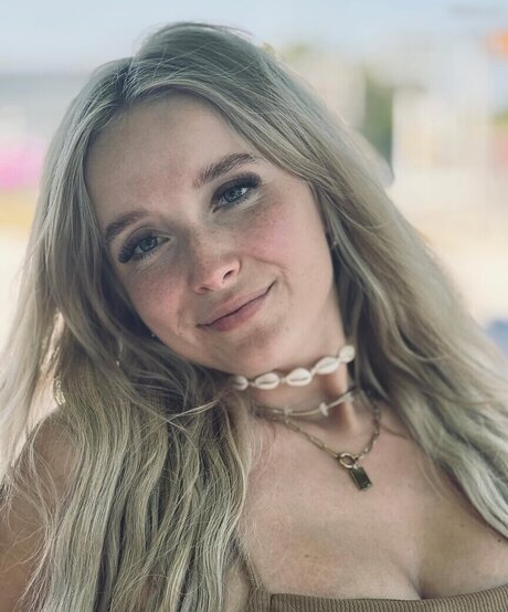 MinusElf nude actress galleries