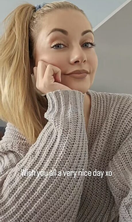 Sarah Milkowski star hot photos