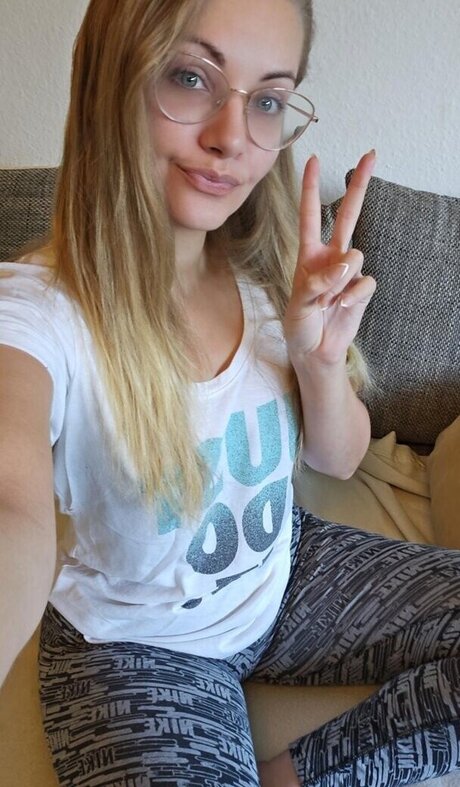 Sarah Milkowski xxx pornstar img