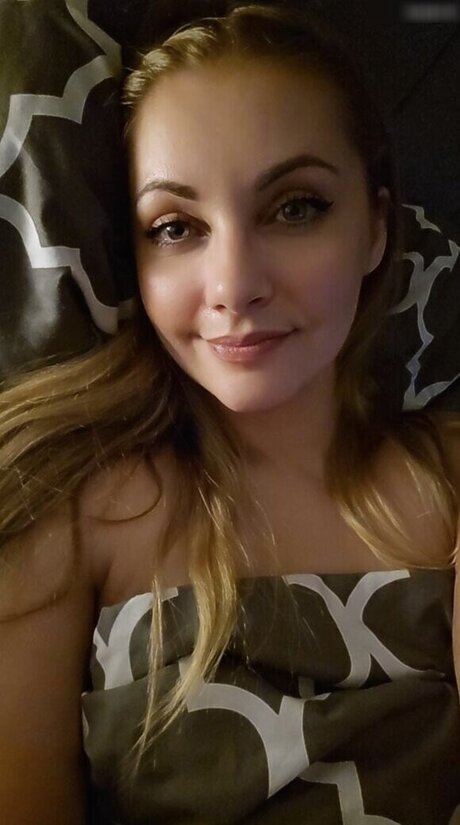 Sarah Milkowski sexy pornstar img