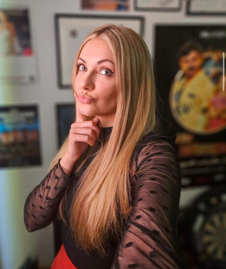 Sarah Milkowski Best Profile Photo